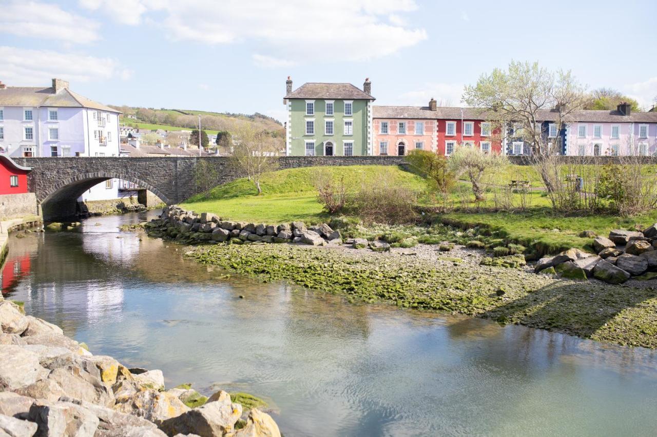 John Lewis Apartment Aberaeron Exterior foto